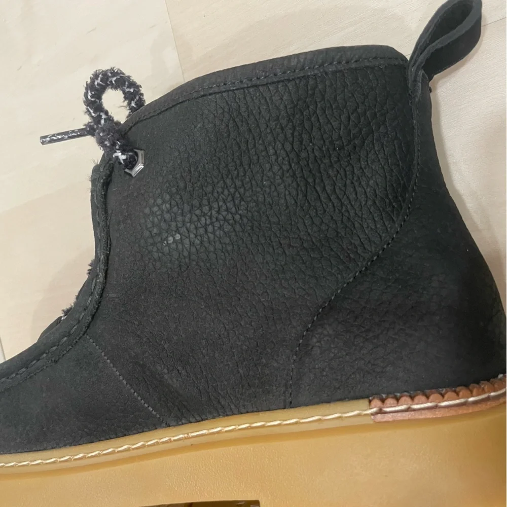 Cole Haan Women's 7.5 B All Day Summit Chukka Bootie Black Boots